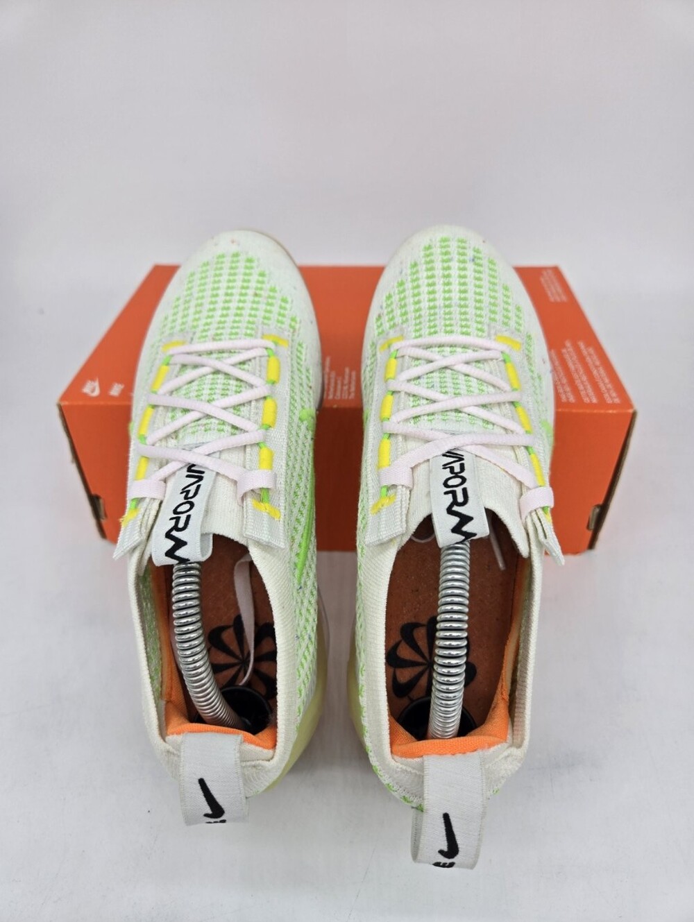 Nike Women's Air VaporMax 2021 Flyknit Feel Love Shoes Size 6 - Picture 5 of 8